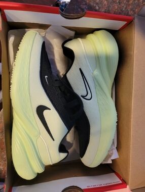Nike Black & Bright Bolt Uplift SC Running Sneakers Size 4Y